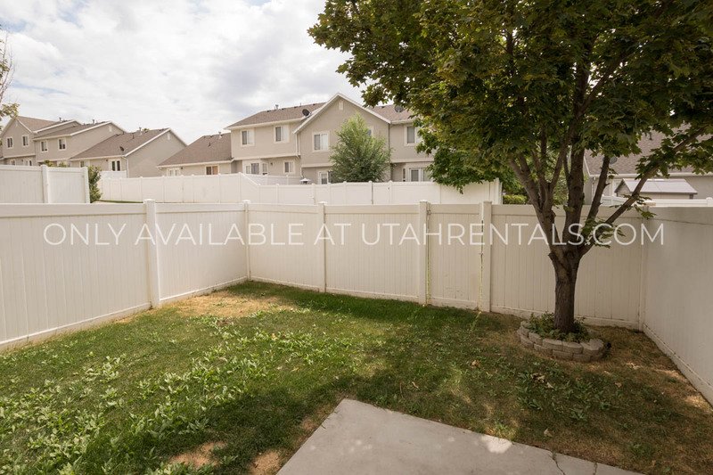 Beautiful Lehi townhome near Thanksgiving Point! property image