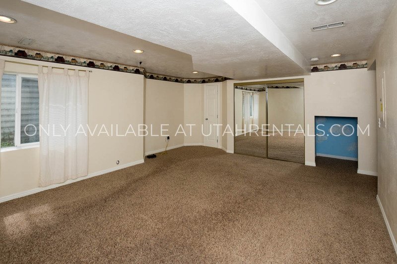 Beautiful Lehi townhome near Thanksgiving Point! property image