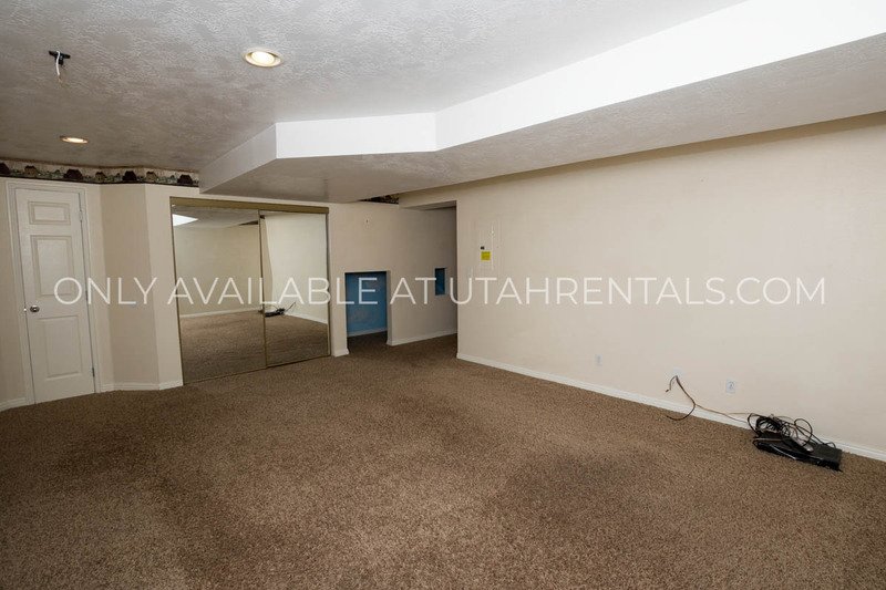 Beautiful Lehi townhome near Thanksgiving Point! property image