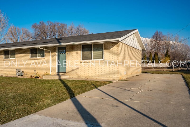 Charming & Spacious 2-Bedroom Home with Stunning Mountain Views! property image