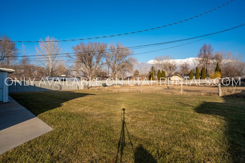 Charming & Spacious 2-Bedroom Home with Stunning Mountain Views! property image