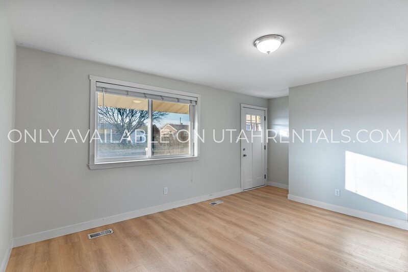 Charming & Spacious 2-Bedroom Home with Stunning Mountain Views! property image