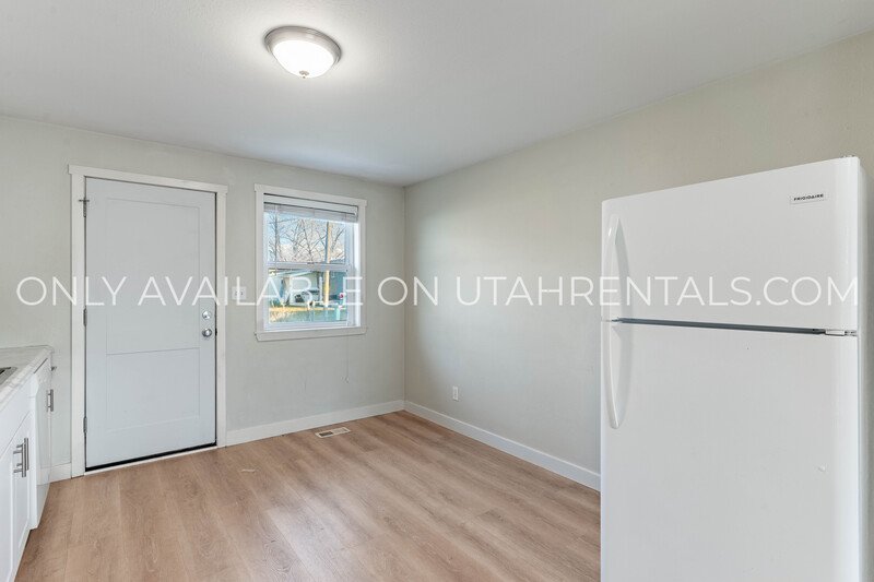 Charming & Spacious 2-Bedroom Home with Stunning Mountain Views! property image