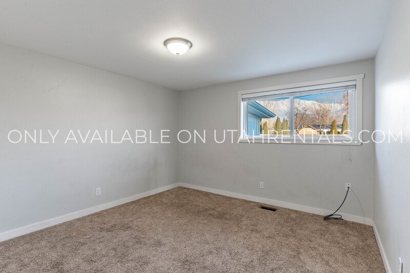Charming & Spacious 2-Bedroom Home with Stunning Mountain Views! property image