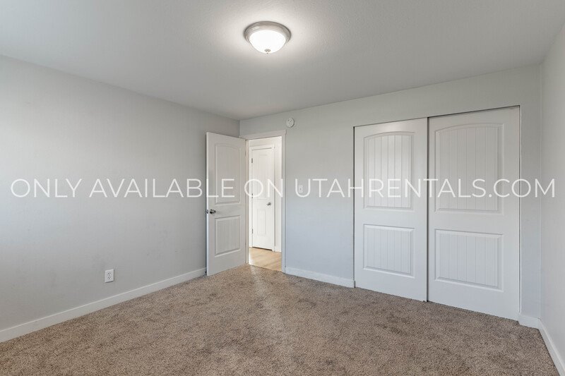 Charming & Spacious 2-Bedroom Home with Stunning Mountain Views! property image