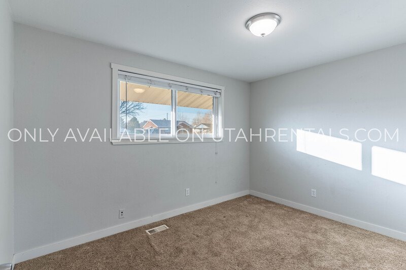 Charming & Spacious 2-Bedroom Home with Stunning Mountain Views! property image
