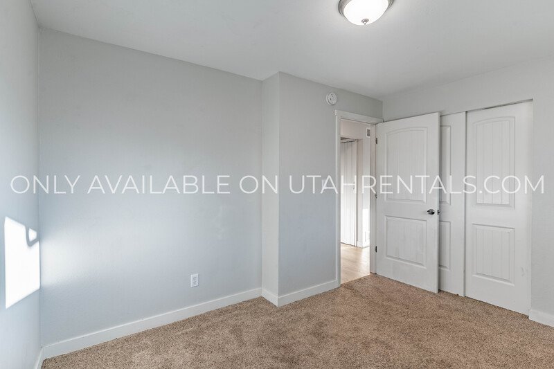 Charming & Spacious 2-Bedroom Home with Stunning Mountain Views! property image