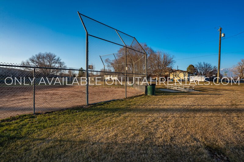 Charming & Spacious 2-Bedroom Home with Stunning Mountain Views! property image