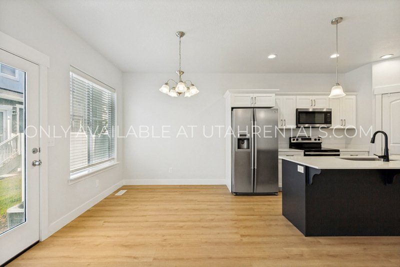 Stunning 4-Bedroom Home in Lehi property image