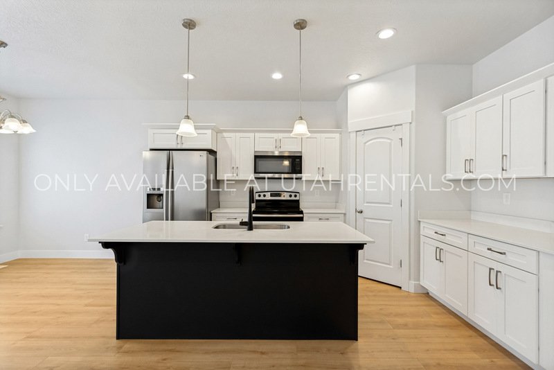Stunning 4-Bedroom Home in Lehi property image