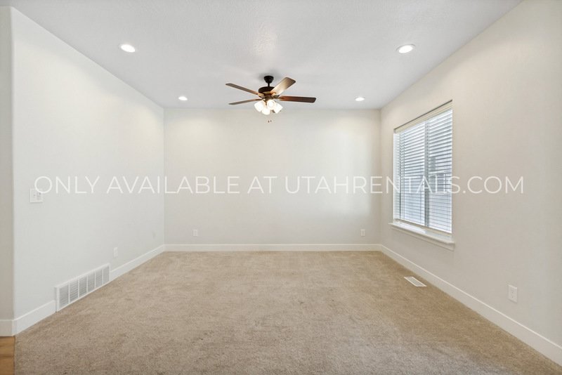 Stunning 4-Bedroom Home in Lehi property image
