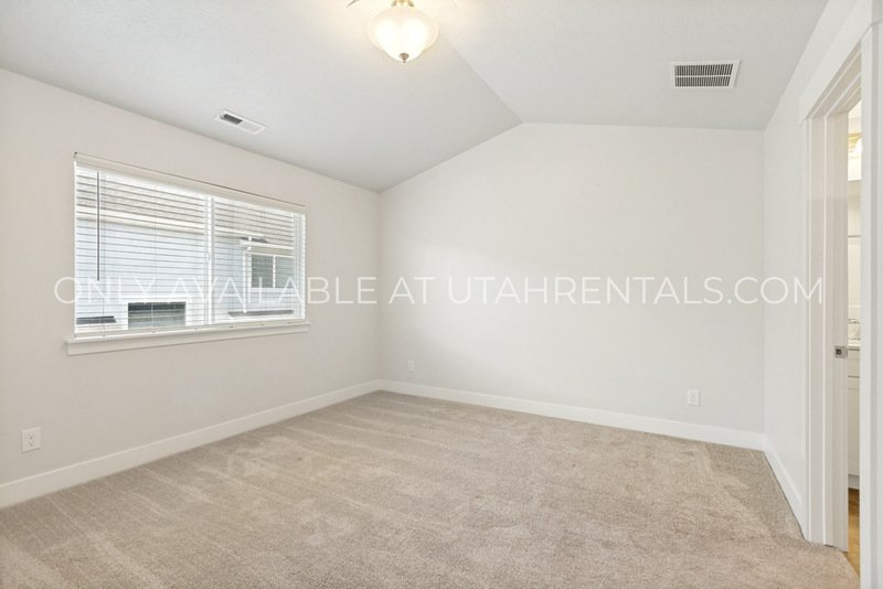 Stunning 4-Bedroom Home in Lehi property image