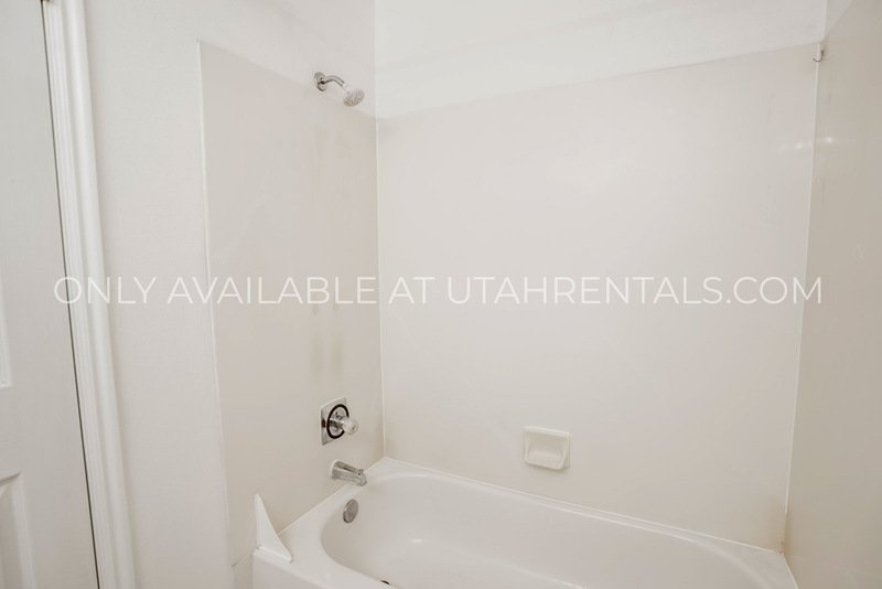 Charming 2-Bed Condo in Provo – Great Location! property image
