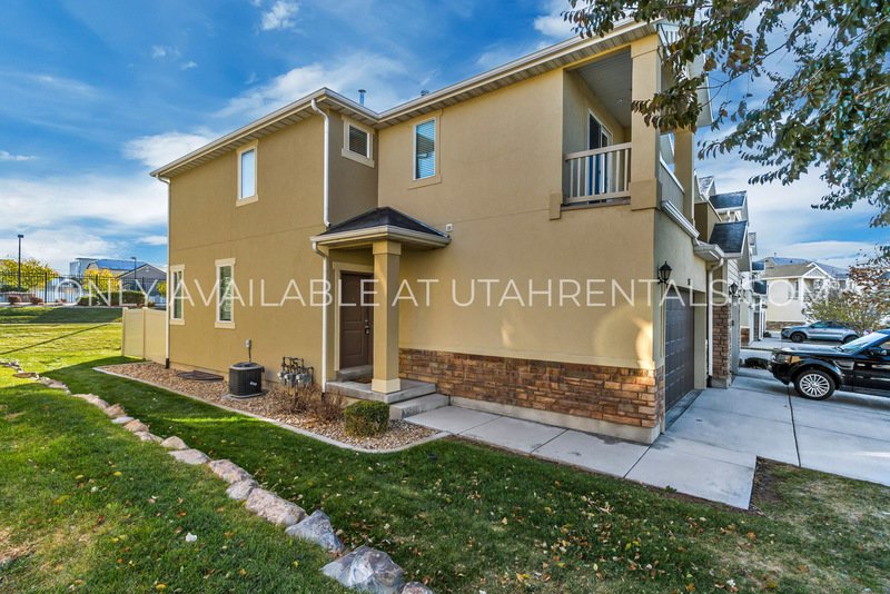 Stunning Lehi End-Unit Townhouse with Mountain Views! property image