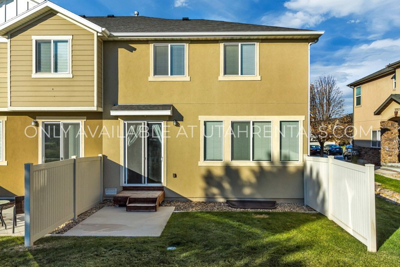 Stunning Lehi End-Unit Townhouse with Mountain Views! property image
