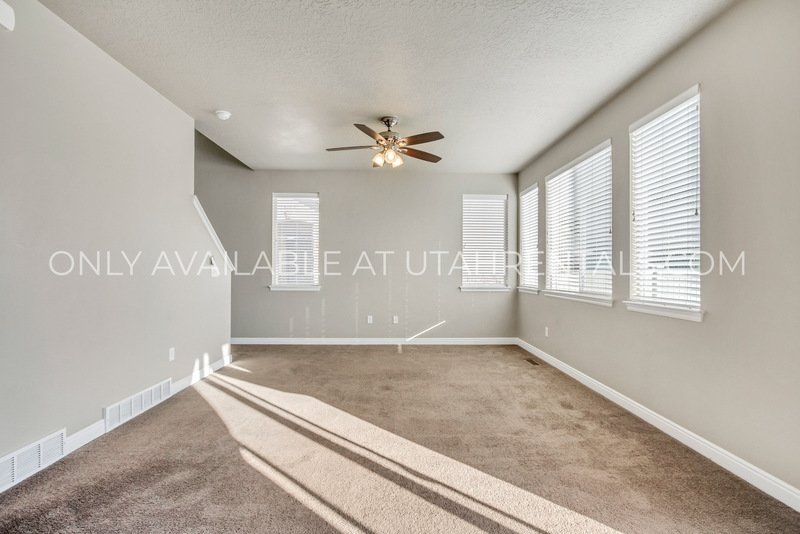 Stunning Lehi End-Unit Townhouse with Mountain Views! property image