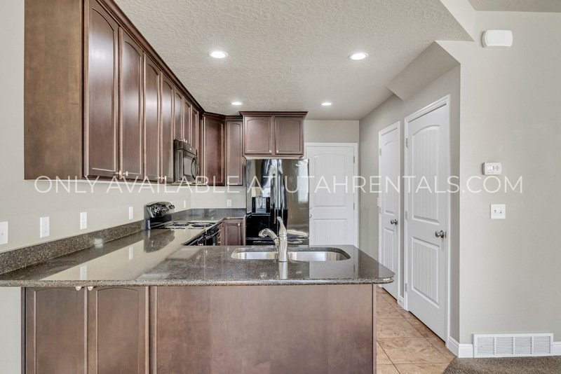 Stunning Lehi End-Unit Townhouse with Mountain Views! property image