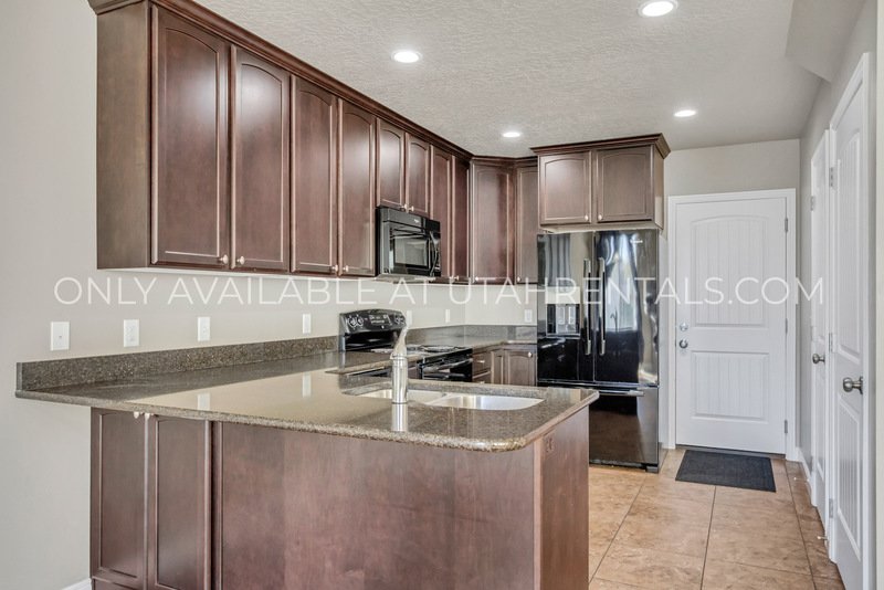 Stunning Lehi End-Unit Townhouse with Mountain Views! property image