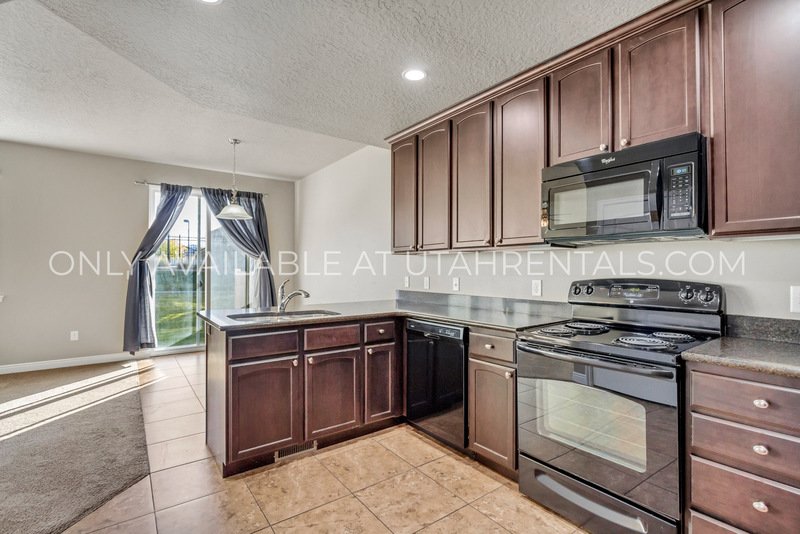 Stunning Lehi End-Unit Townhouse with Mountain Views! property image