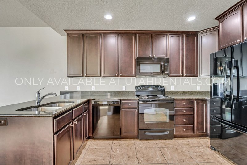 Stunning Lehi End-Unit Townhouse with Mountain Views! property image