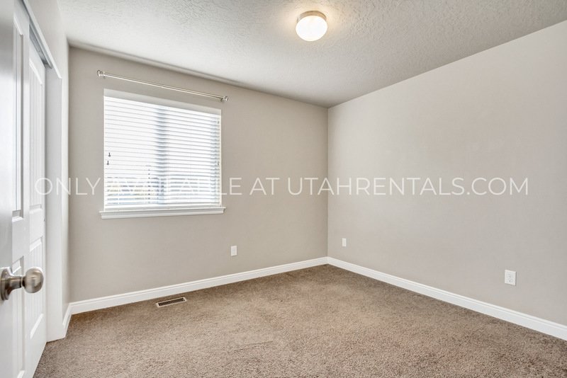 Stunning Lehi End-Unit Townhouse with Mountain Views! property image