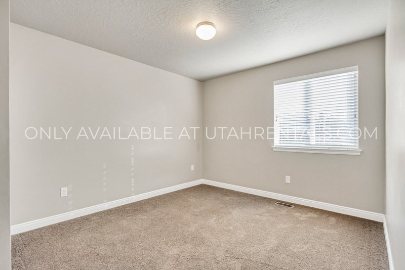 Stunning Lehi End-Unit Townhouse with Mountain Views! property image