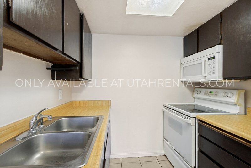 $600 OFF!! Multi-Level 2 Bed in Midvale! Minutes to I-15 + Carport + Pet Friendly property image