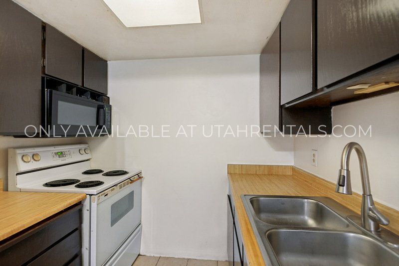 ONE MONTH FREE! Charming & Convenient Midvale Living! property image