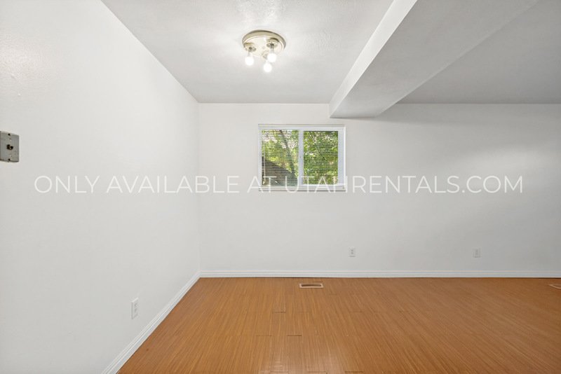 ONE MONTH FREE! Charming & Convenient Midvale Living! property image