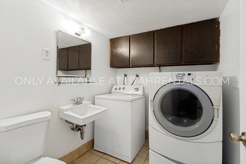 ONE MONTH FREE! Charming & Convenient Midvale Living! property image