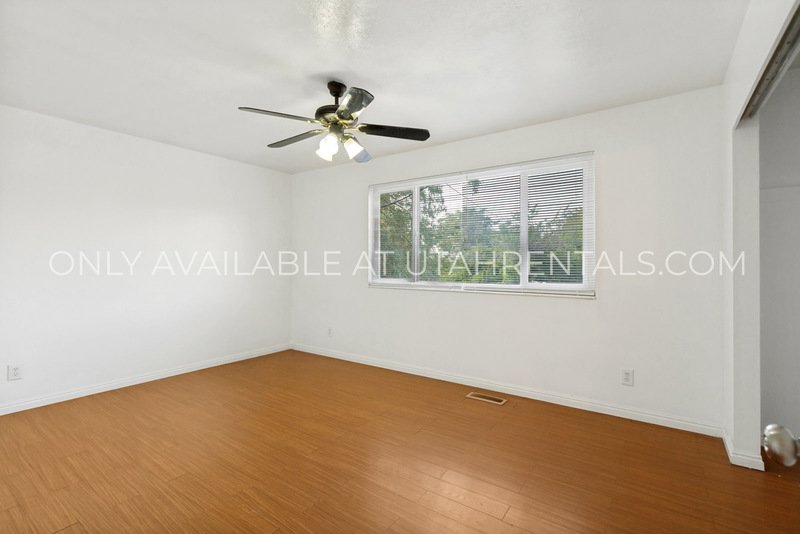 ONE MONTH FREE! Charming & Convenient Midvale Living! property image