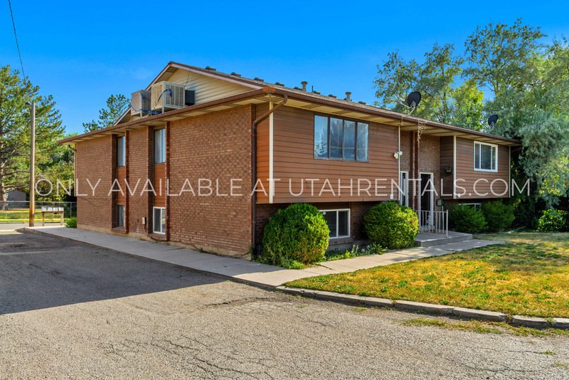 ONE MONTH FREE! Charming & Convenient Midvale Living! property image