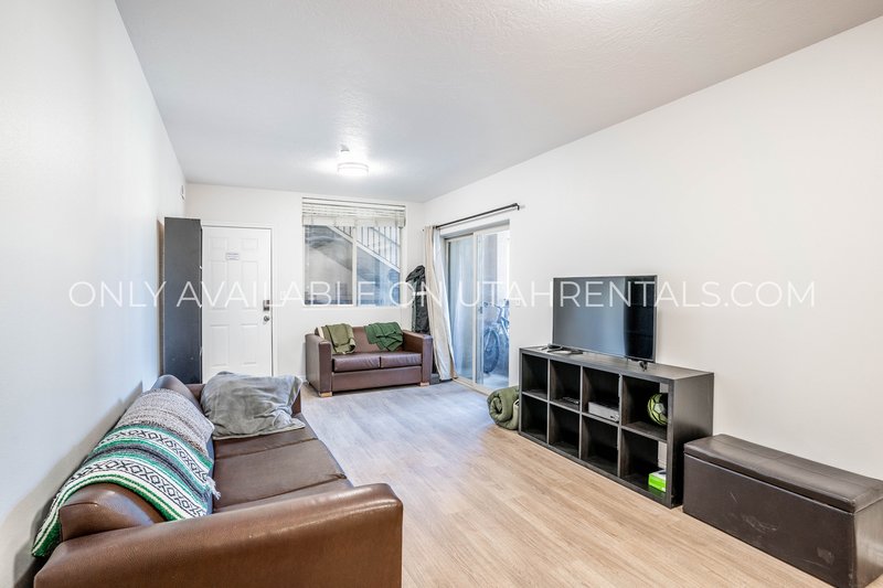 2 Luxury Private Rooms Available at Lanai E2 property image