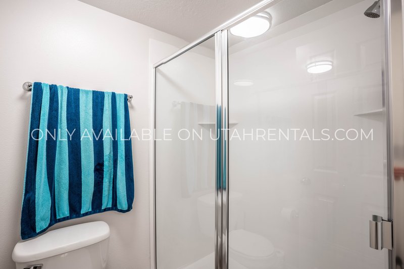 2 Luxury Private Rooms Available at Lanai E2 property image