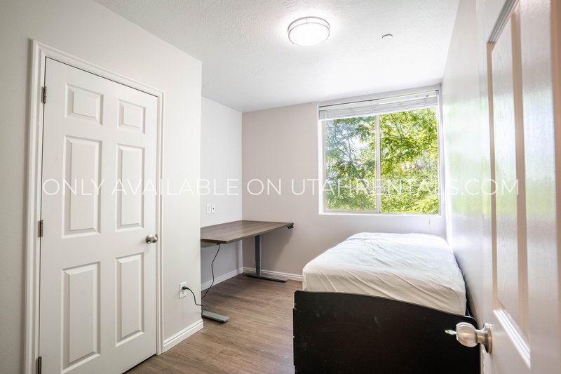 2 Luxury Private Rooms Available at Lanai E2 property image