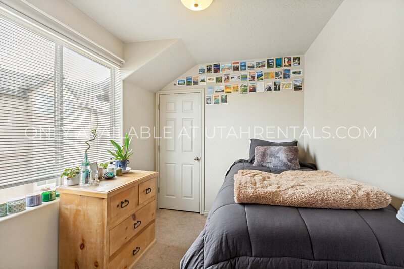Three Private Bedrooms Available in First Floor Apartment property image