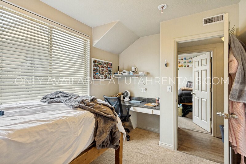 Three Private Bedrooms Available in First Floor Apartment property image