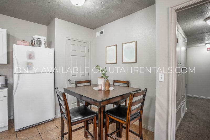 Three Private Bedrooms Available in First Floor Apartment property image