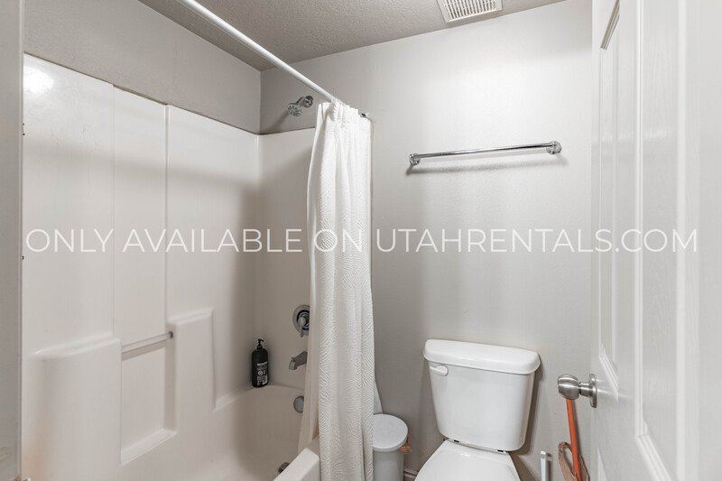 Three Private Bedrooms Available in First Floor Apartment property image