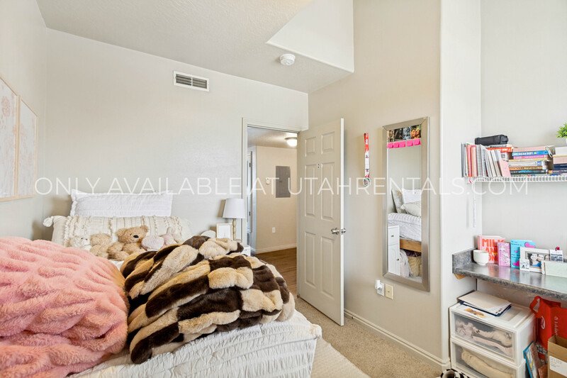 Three Private Bedrooms Available in First Floor Apartment property image