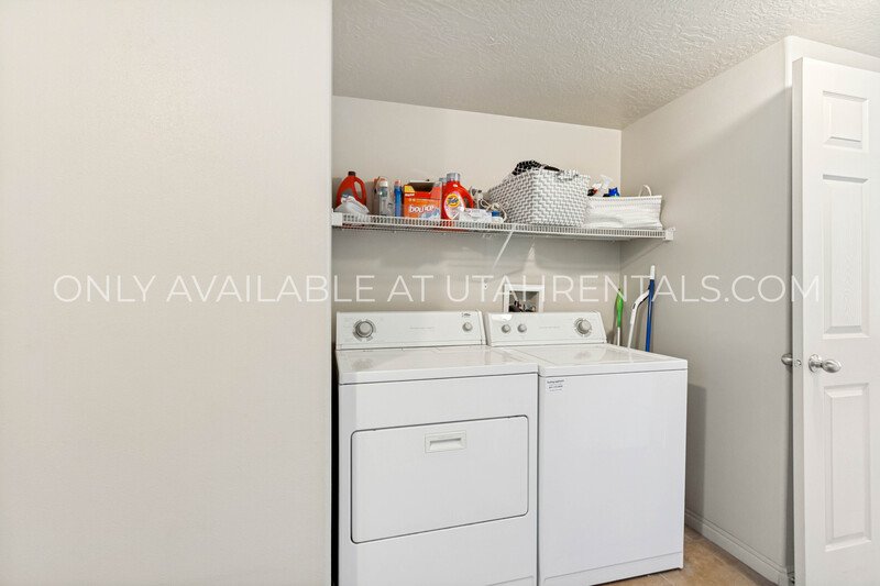 Three Private Bedrooms Available in First Floor Apartment property image