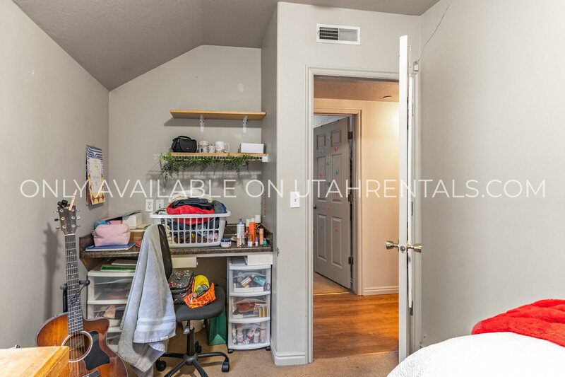 Three Private Bedrooms Available in First Floor Apartment property image