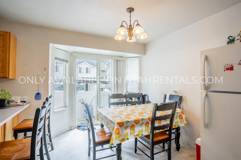 5 Bed 3.5 Bath Townhome in Deer Haven! property image