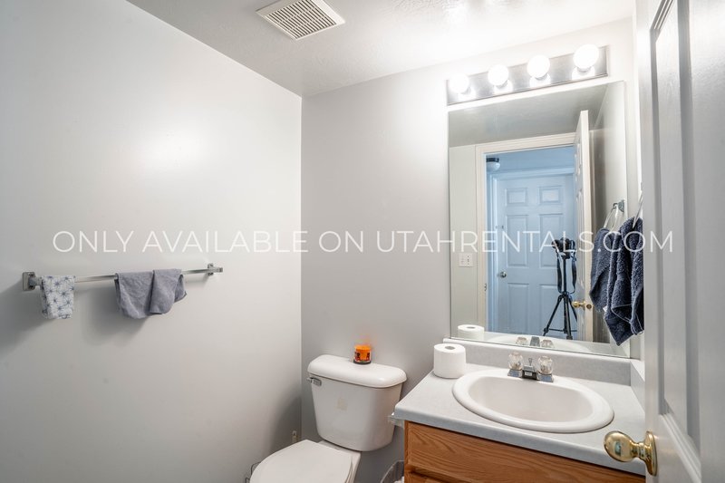 5 Bed 3.5 Bath Townhome in Deer Haven! property image