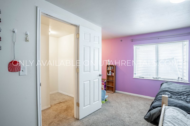 5 Bed 3.5 Bath Townhome in Deer Haven! property image