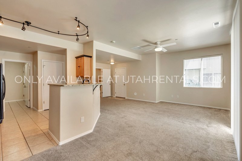 PET FRIENDLY West Jordan Townhouse property image