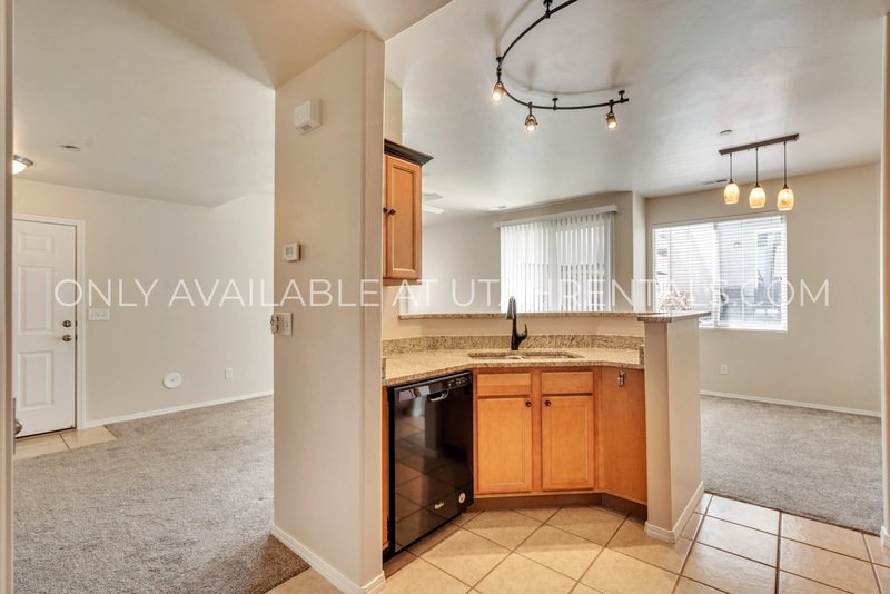 PET FRIENDLY West Jordan Townhouse property image