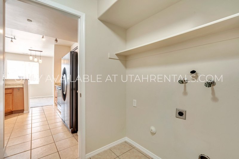 PET FRIENDLY West Jordan Townhouse property image