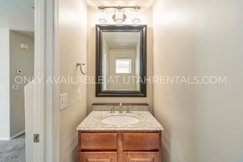 PET FRIENDLY West Jordan Townhouse property image