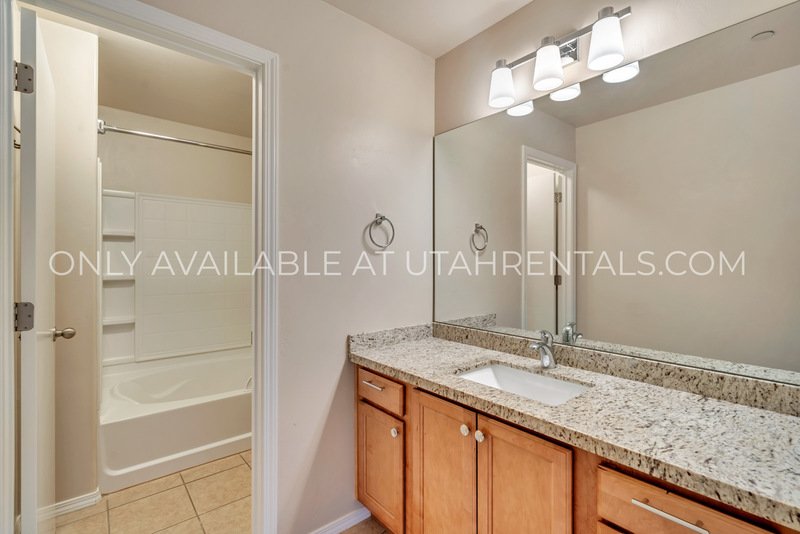 PET FRIENDLY West Jordan Townhouse property image